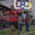 Robert celebra boa fase no Atlético-GO e abre o jogo sobre possível retorno ao Atlético
