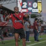 Robert celebra boa fase no Atlético-GO e abre o jogo sobre possível retorno ao Atlético