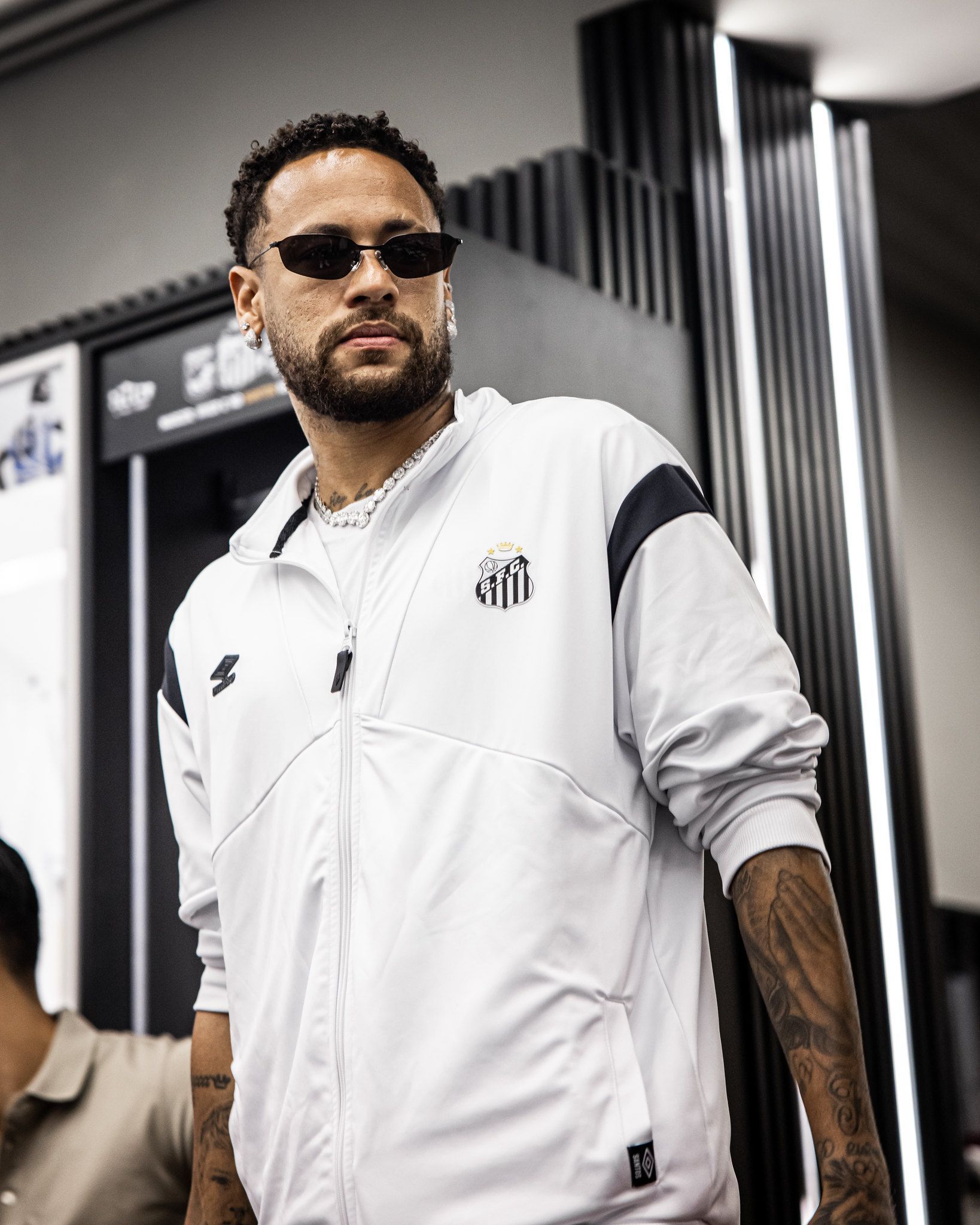 Ídolo do Palmeiras defende Vitor Roque após post homofóbico, e Neymar reage