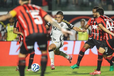 Tomás Cuello durante duelo entre Atlético e Vitória, pelo Brasileirão