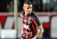 Clube da Série A faz proposta por titular do Vitória, que tenta renovação