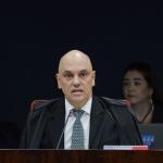 Moraes aciona Defensoria Pública para defender Eduardo Bolsonaro