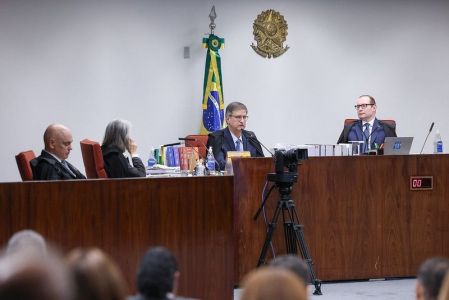 Ministros da primeira turma do STF no primeiro dia de julgamento do núcleo 1