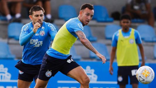 Jogadores do Bahia durante treino na tarde deste terça-feira (2)