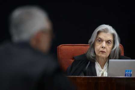 Ministra Cármen Lúcia durante julgamento de Bolsonaro no STF