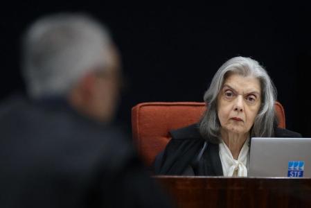 Ministra Cármen Lúcia durante julgamento de Bolsonaro no STF