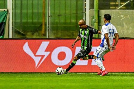 Mariano anuncia saída do América após campanha na Série B