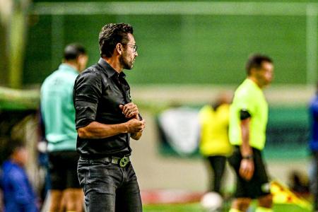 Valentim destaca força defensiva do América em vitória sobre o Avaí, pela Série B