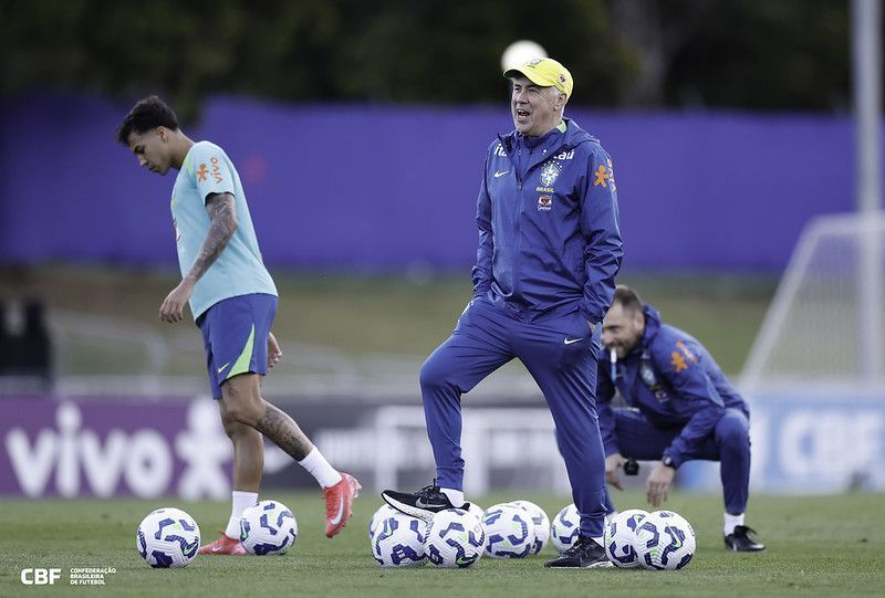 Ancelotti indica escalação da Seleção e confirma quatro atacantes contra o Chile
