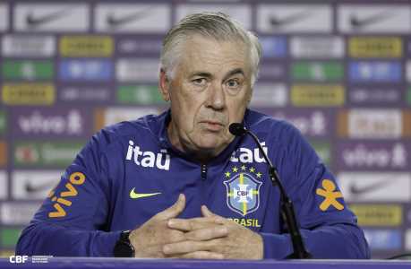 Carlo Ancelotti em atividade da Seleção Brasileira na Granja Comary, em Teresópolis