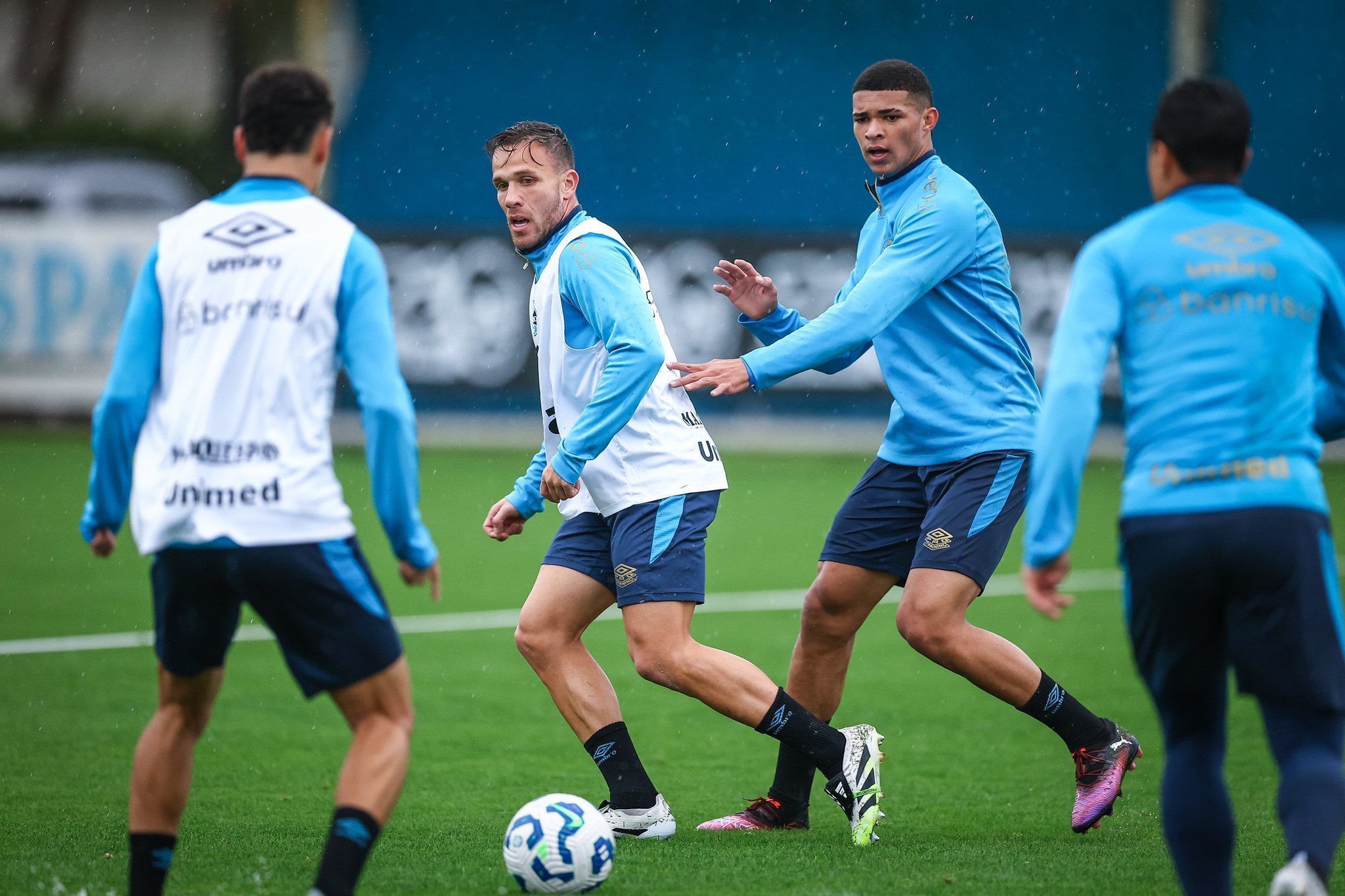 Como ficou o elenco do Grêmio após o fim da janela? Veja opções de Mano Menezes