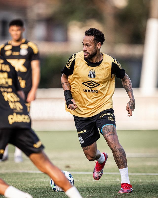 Ausência na Seleção, Neymar reage ao jogo entre Brasil e Chile pelas Eliminatórias