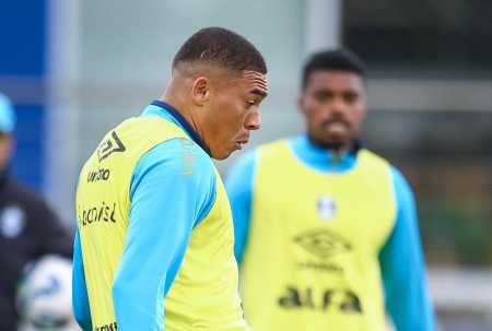 Carlos Vinicius deve ser novidade no Grêmio contra o São Paulo