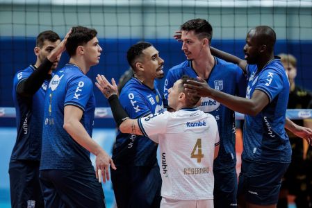 Jogadores do Itambé Minas durante partida com o Montes Claros pelo Campeonato Mineiro de Vôlei 2025