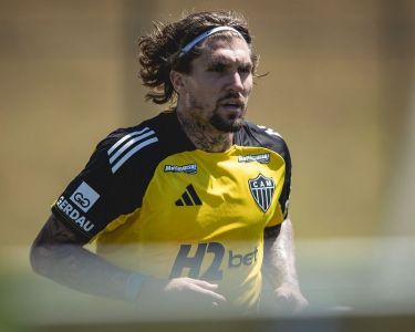 Lyanco durante treino do Atlético na Cidade do Galo