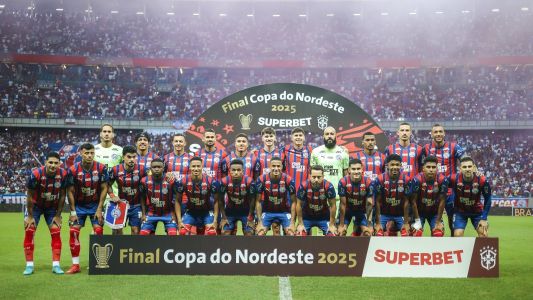 Jogadores do Bahia posam para foto antes do jogo de volta da final da Copa do Nordeste