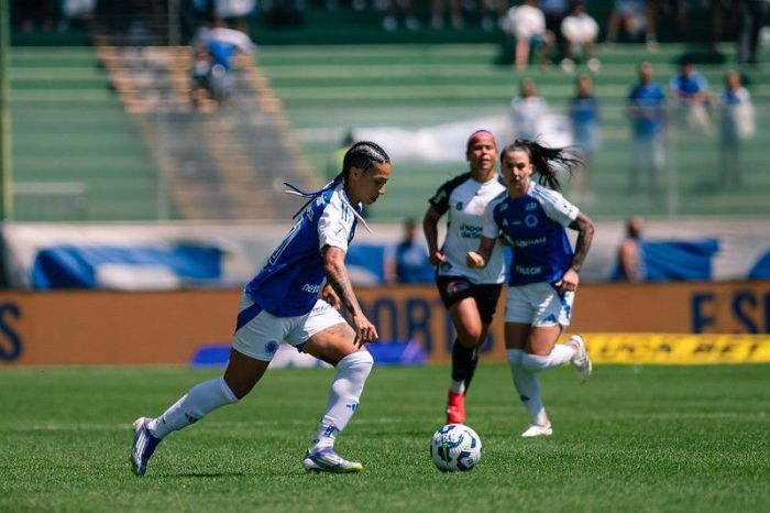 Byanca Brasil em ação pelo Cruzeiro