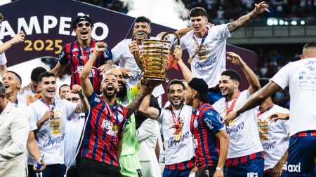 Jogadores do Bahia comemora título da Copa do Nordeste de 2025