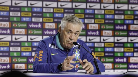 Técnico Carlo Ancelotti durante entrevista coletiva