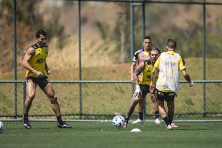 Alonso voltou a treinar na Cidade do Galo, após defender o Paraguai nas Eliminatórias