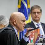 Moraes usa apresentação de Power Point para explicar voto em julgamento de Bolsonaro