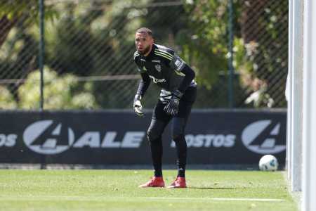 Goleiro Everson em treino do Atlético
