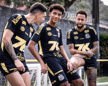Escobar, Robinho Jr. e Neymar no CT Rei Pelé