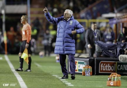 Carlo Ancelotti em ação como treinador da Seleção Brasileira