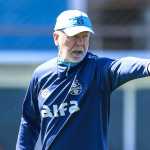 As opções de Mano Menezes para escalar o Grêmio contra Mirassol pelo Brasileiro