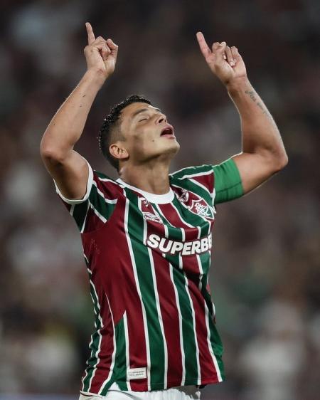 Thiago Silva marcou o segundo gol do Fluminense sobre o Bahia