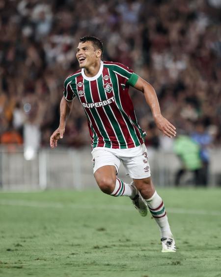 Thiago Silva celebra classificação do Fluminense diante do Bahia, nesta quarta-feira (10), no Maracanã