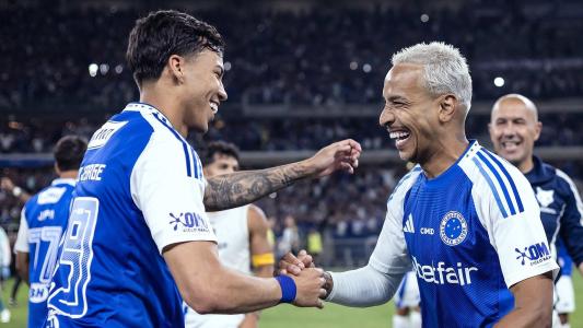 Kaio Jorge (esq) e Matheus Pereira (dir) após jogo do Cruzeiro