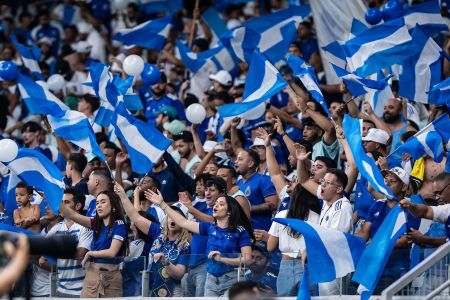 Torcida do Cruzeiro no Mineirão durante clássico com Atlético pela Copa do Brasil 2025