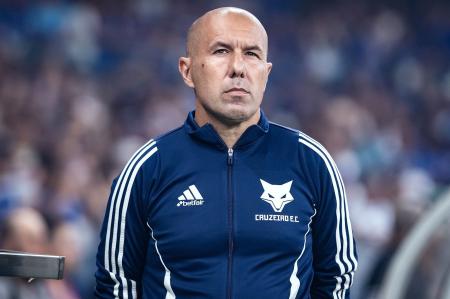 Leonardo Jardim durante o jogo entre Cruzeiro e Atlético, nesta quinta-feira (11), nas quartas de final da Copa do Brasil