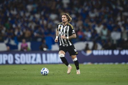 Lyanco em ação pelo Atlético
