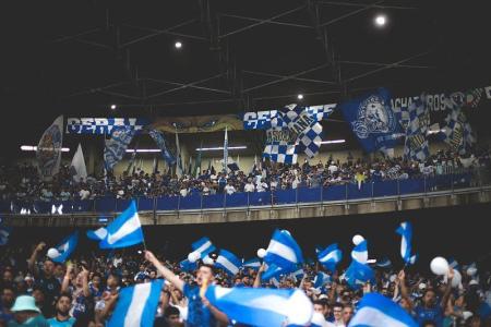Torcida do Cruzeiro pede homenagem a Lô Borges em jogos no Mineirão