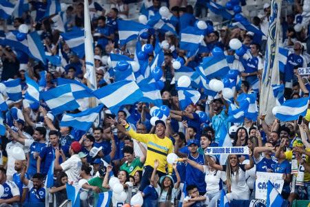 Torcida do Cruzeiro no Mineirão durante clássico com Atlético, pela Copa do Brasil