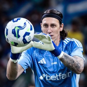 Cássio, do Cruzeiro, em ação nesta quinta-feira (11)