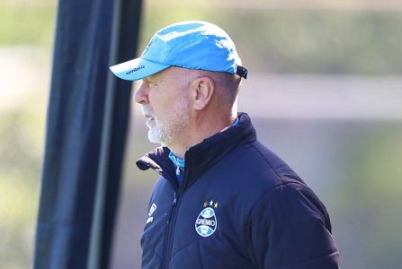 Mano Menezes prepara equipe do Grêmio para enfrentar o Mirassol