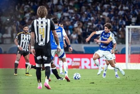 Cruzeiro vence clássico 250 no Mineirão