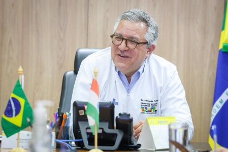 "Agora tem Especialistas" é um programa do Ministério da Saúde que quer reduzir o tempo de espera por atendimentos especializados no SUS