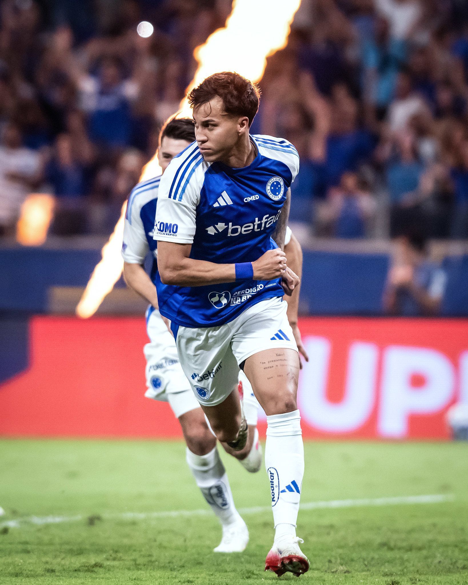 Galvão Bueno reage à classificação do Cruzeiro contra o Atlético na Copa do Brasil