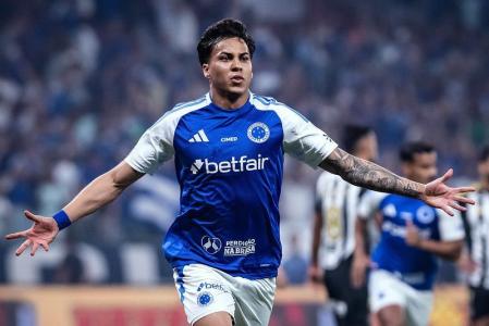 Kaio Jorge comemora gol pelo Cruzeiro contra o Atlético na Copa do Brasil • Gustavo Aleixo/Cruzeiro