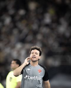 Fernando Diniz vive grande momento no Vasco
