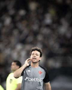 Fernando Diniz vive grande momento no Vasco