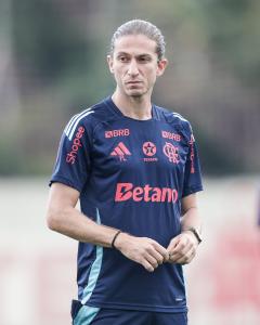 Filipe Luís no comando do treino do Flamengo em treino no Ninho do Urubu