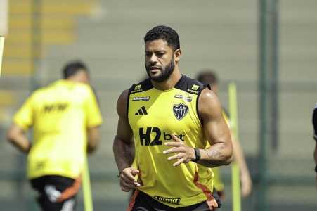 Hulk durante treino do Atlético