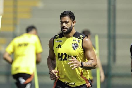 Hulk durante treino do Atlético
