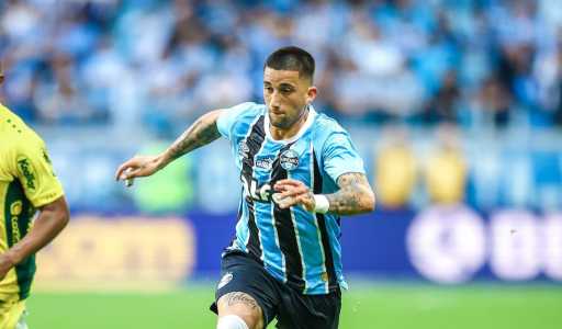 Kike Olivera é jogador da Seleção Uruguaia, mas perdeu a titularidade no Grêmio