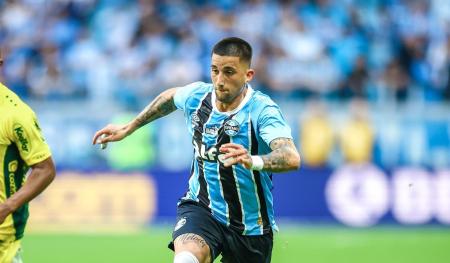Kike Olivera é jogador da Seleção Uruguaia, mas perdeu a titularidade no Grêmio